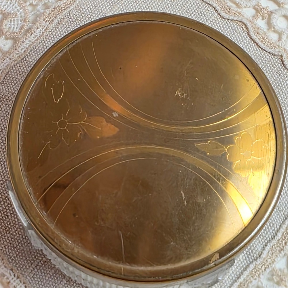 Vintage Glass Vanity Jar Set 2pc Floral Etched Brass Lids Ribbed Clear Glass - Picture 5 of 10